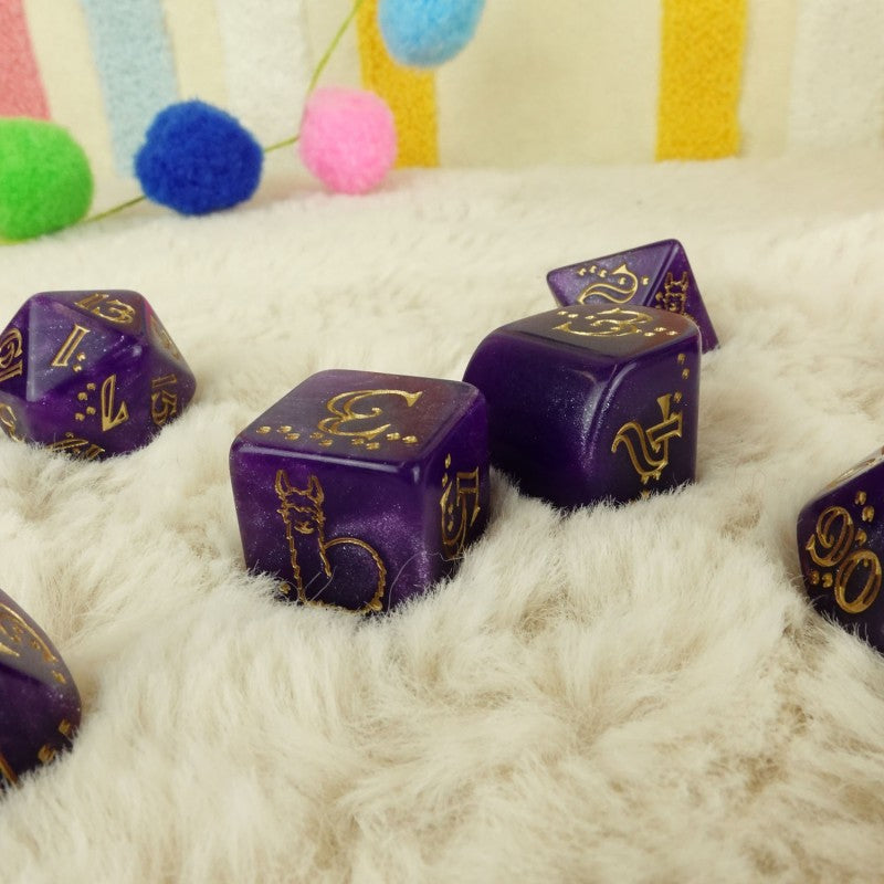 Llama Zippy - violetinių ir auksinių kauliukų rinkinys | Q-Workshop