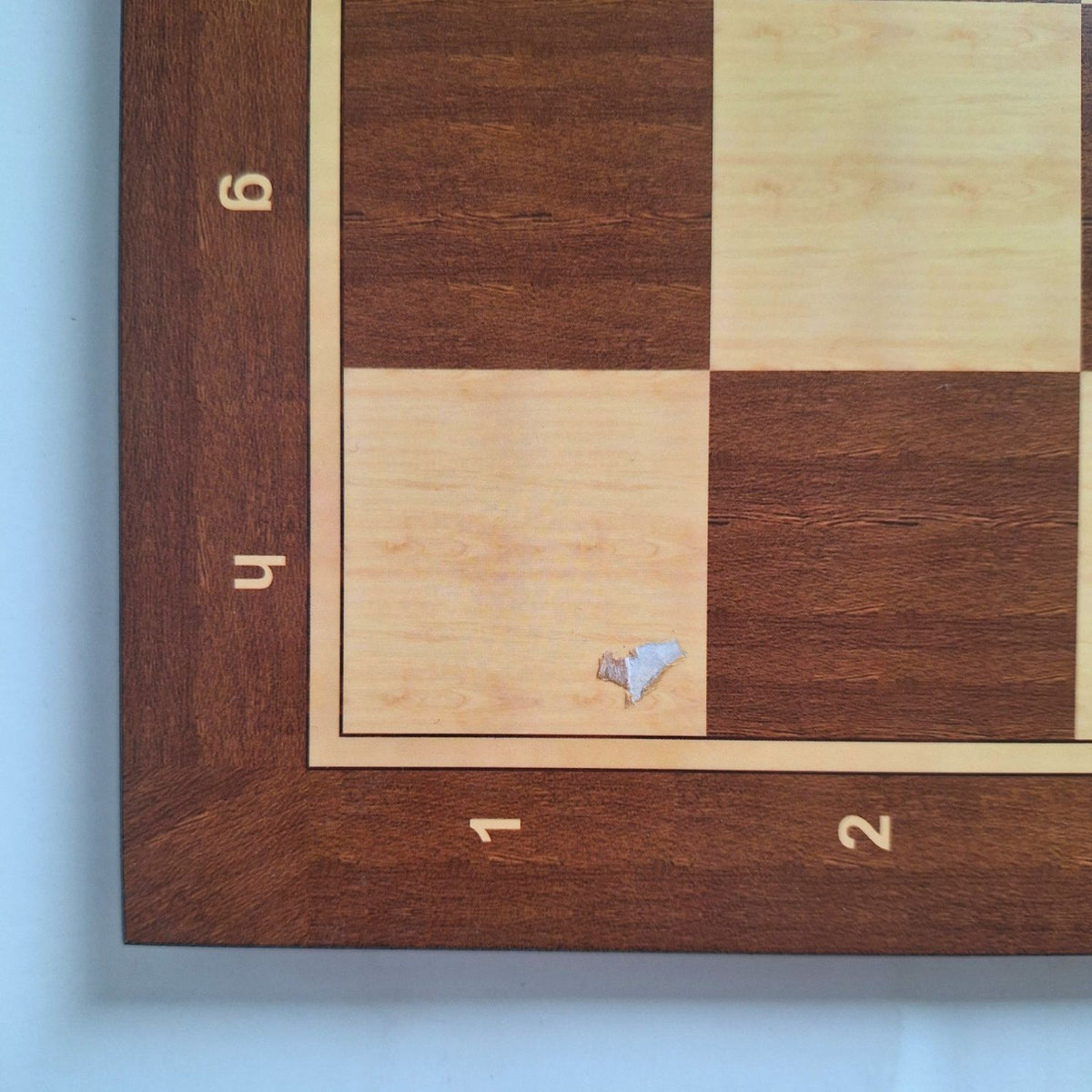 Star Walnut Nr. 4 - šachmatų lenta 50 × 50 cm, kosmetinis defektas