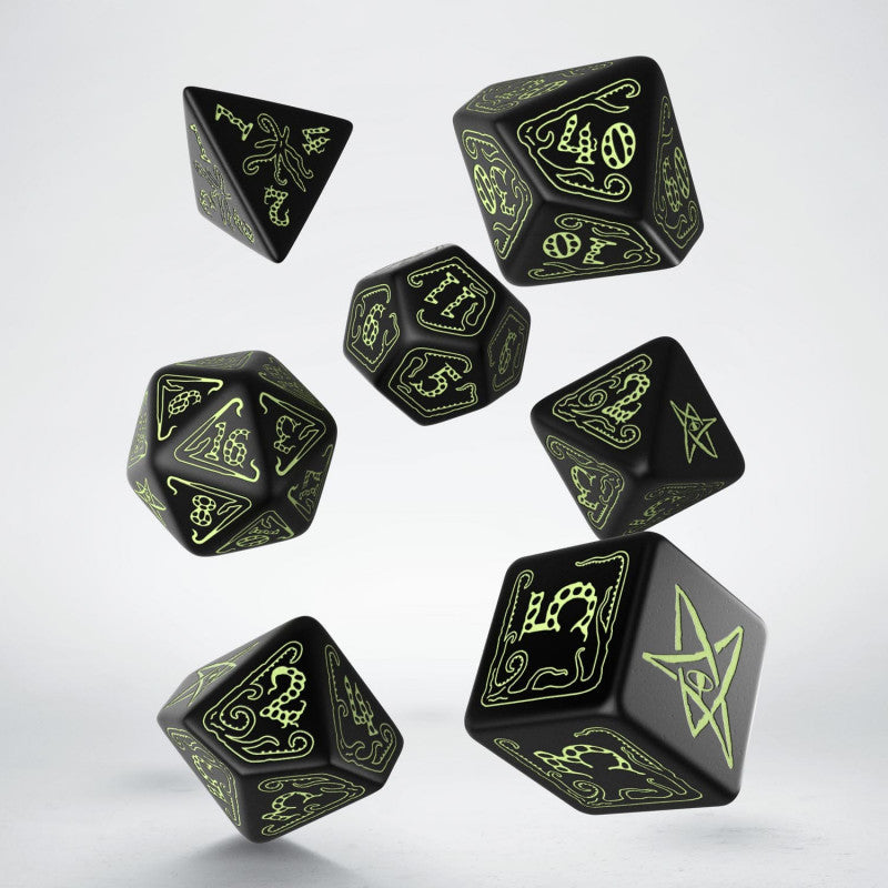 Call Of Cthulhu - juodi kauliukai švytinčiu raštu, 7 vnt. | Q-Workshop