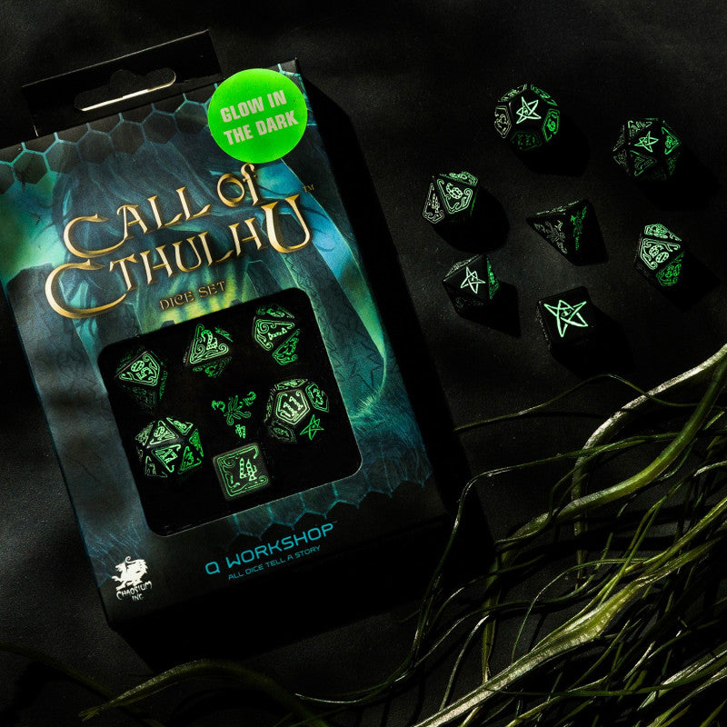 Call Of Cthulhu - juodi kauliukai švytinčiu raštu, 7 vnt. | Q-Workshop